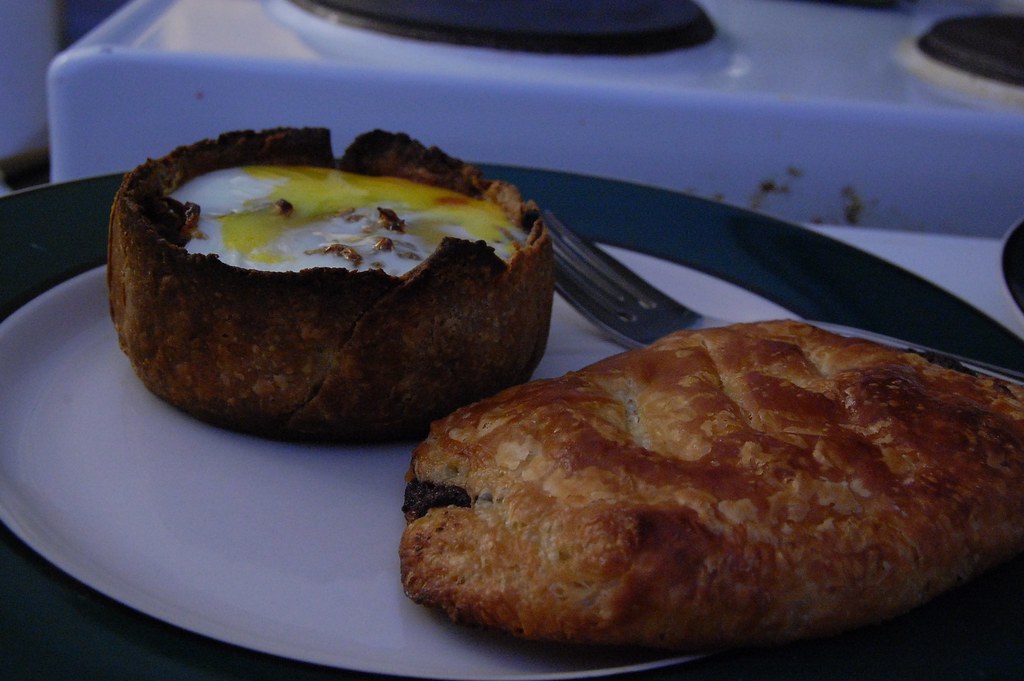Salmon pie (per 100 g)