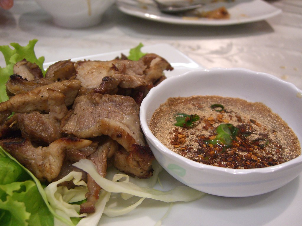 Pork neck (per 100 g)