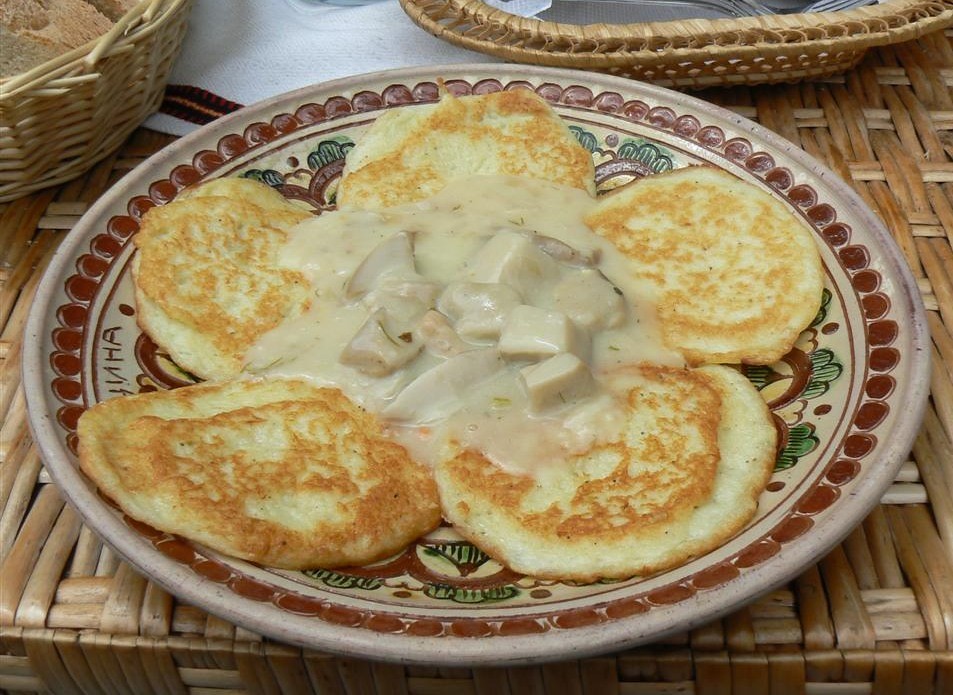 Ossetian pie with potatoes and cheese