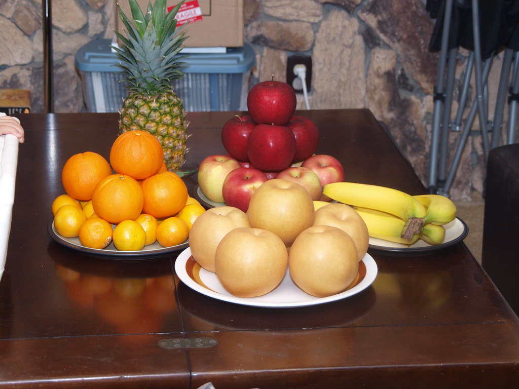 Fruit assortment (per 100 g)