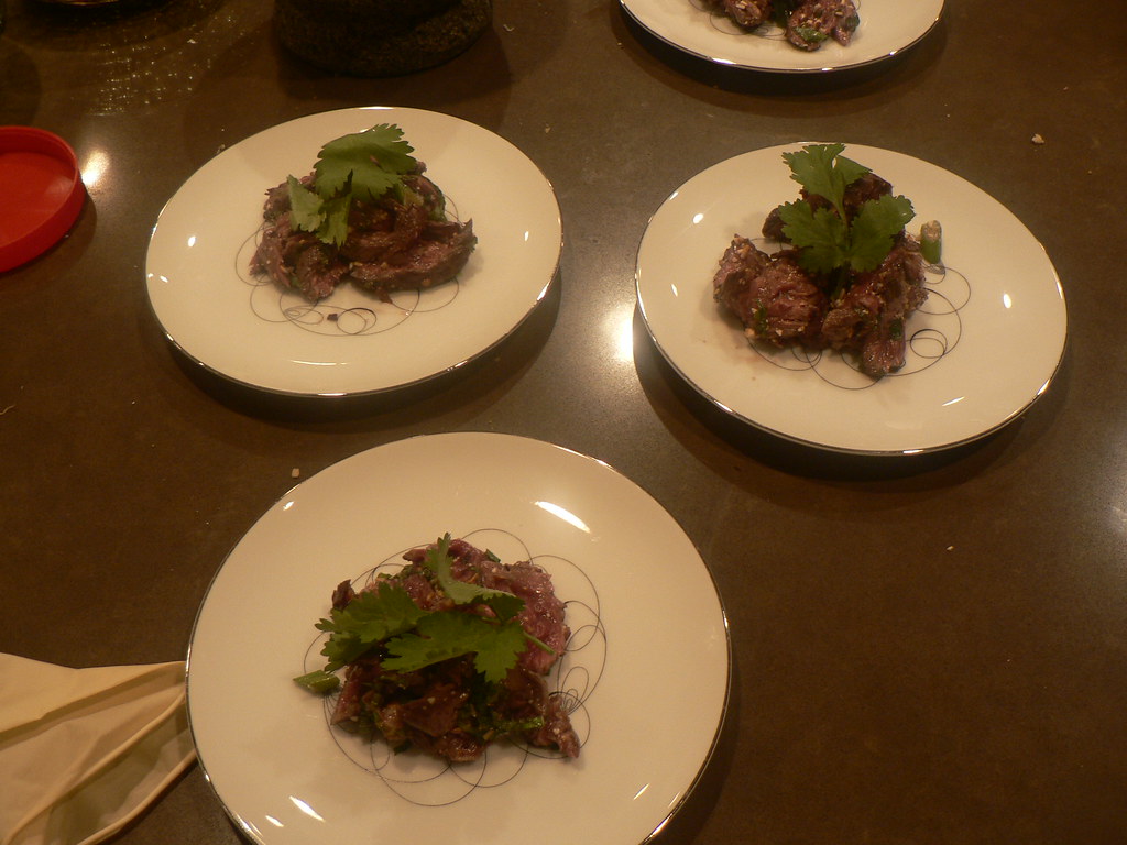 Warm salad with beef medallions